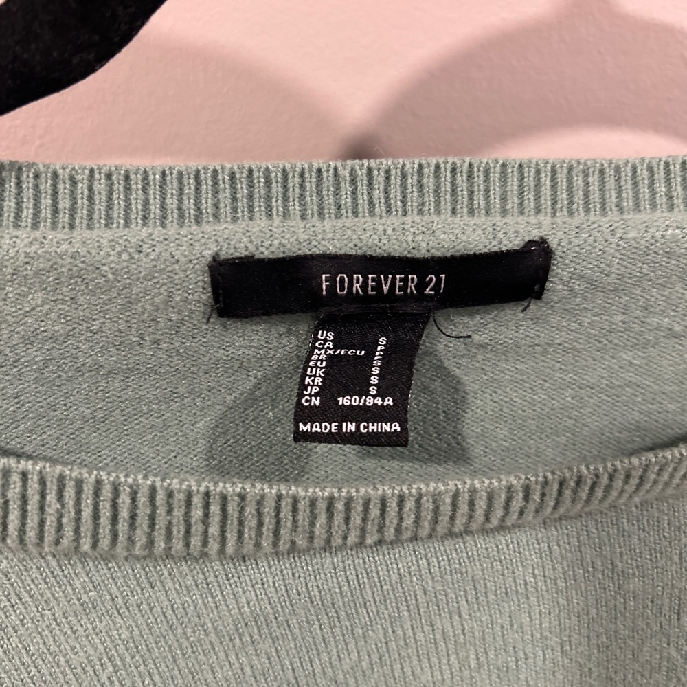 FOREVER 21 cropped sweatshirt, Green, Size Small, never worn